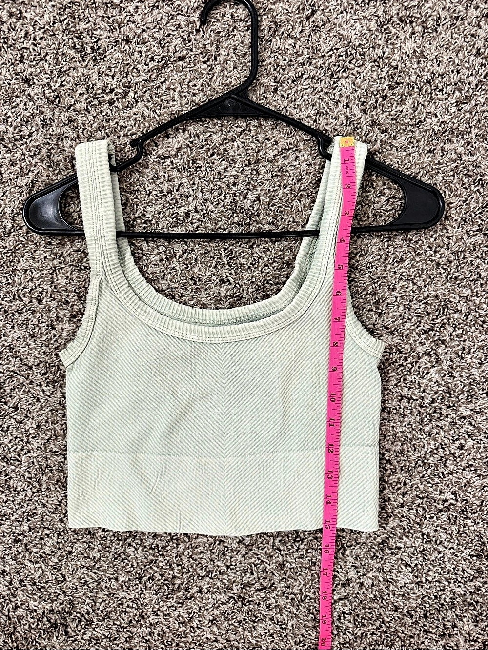 Basic Ribbed Cropped Athletic Top - Picture 6 of 6